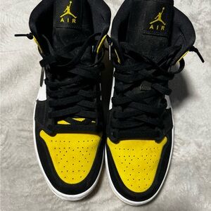 Nike Air Athletic Shoes Black Yellow